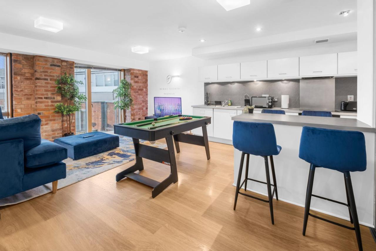 Snooker Table Apartment With 4 Beds And Free Parking Coventry Bagian luar foto