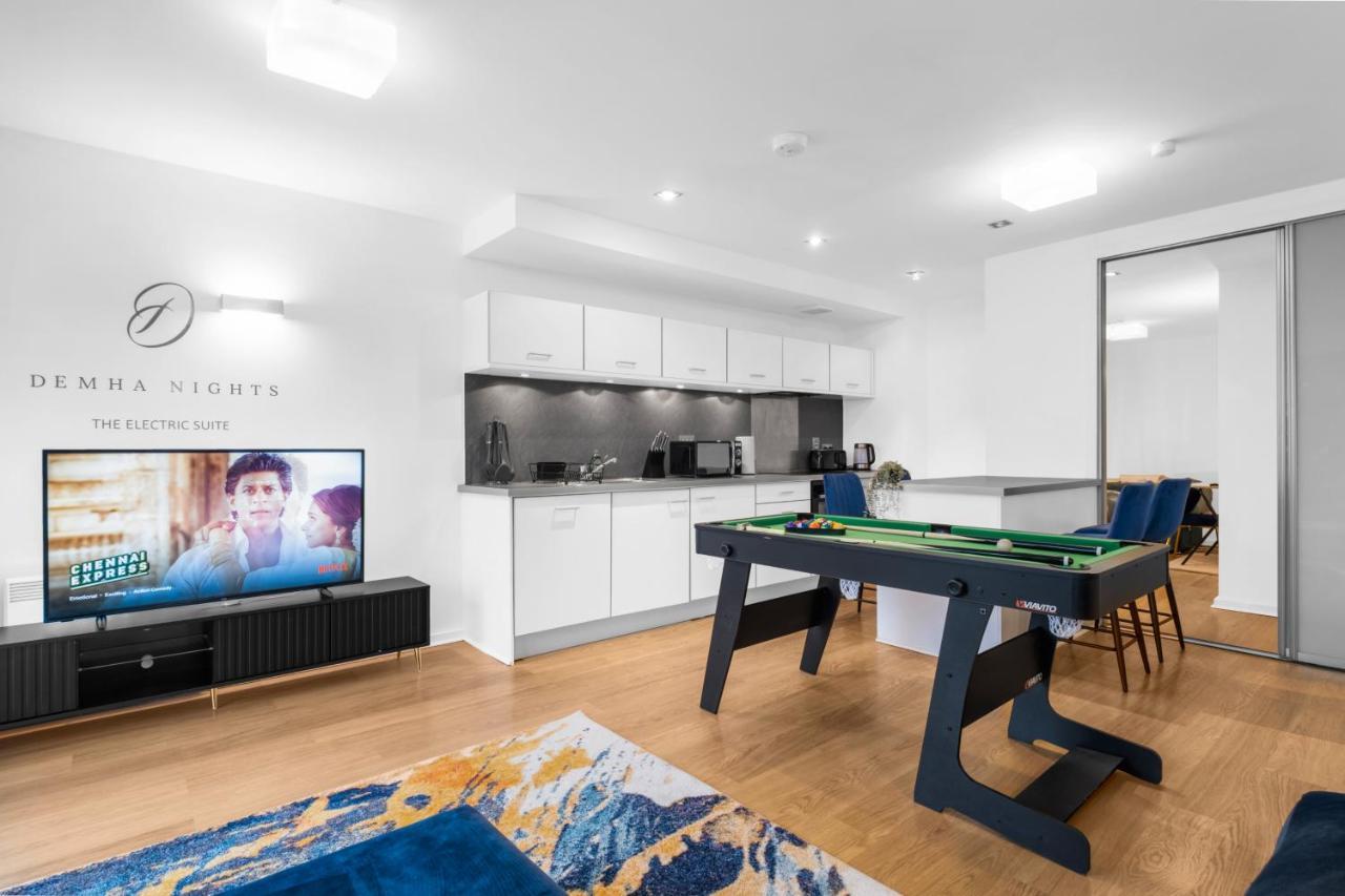 Snooker Table Apartment With 4 Beds And Free Parking Coventry Bagian luar foto
