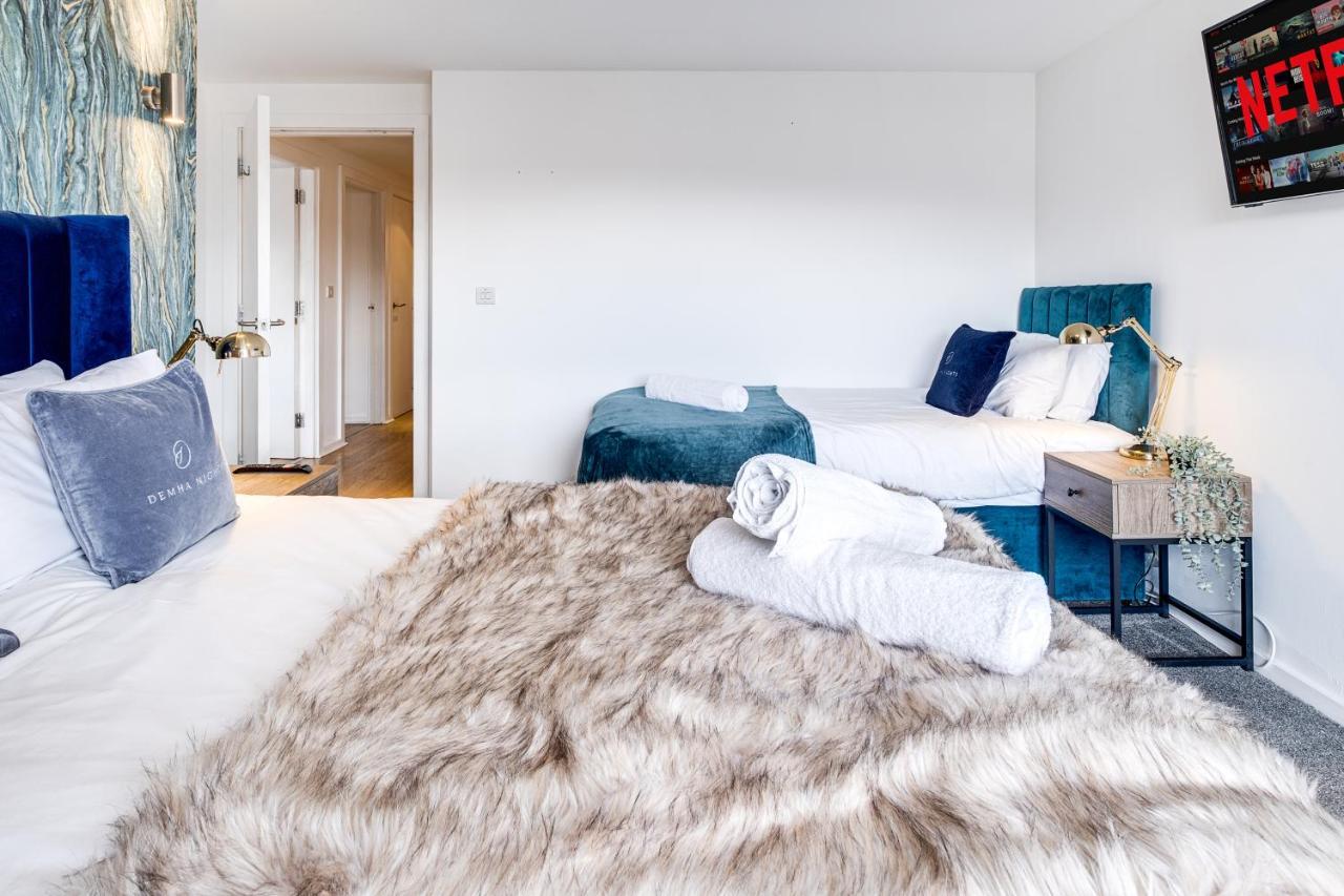 Snooker Table Apartment With 4 Beds And Free Parking Coventry Bagian luar foto