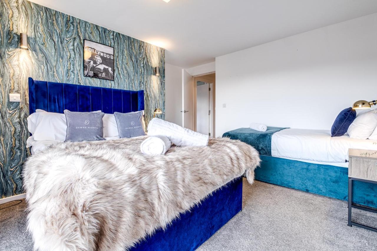 Snooker Table Apartment With 4 Beds And Free Parking Coventry Bagian luar foto