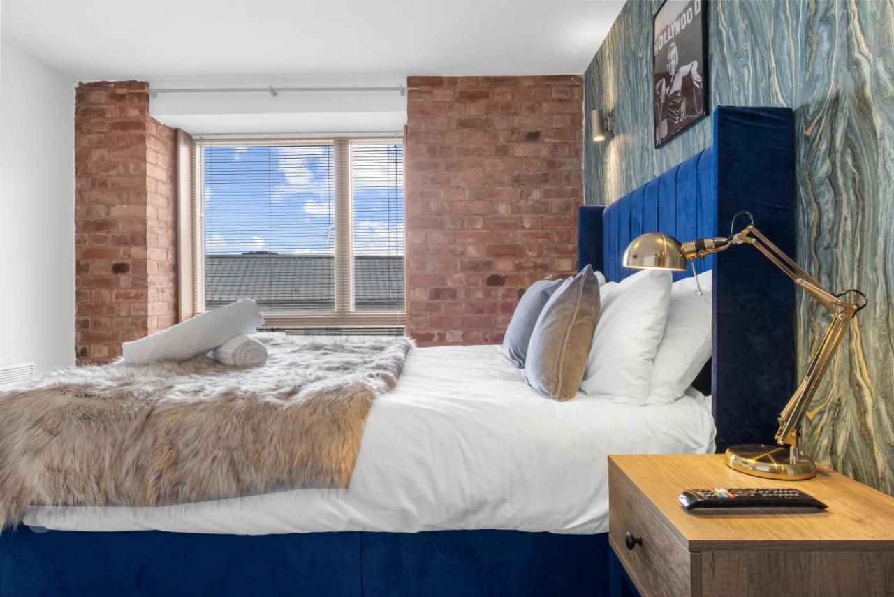 Snooker Table Apartment With 4 Beds And Free Parking Coventry Bagian luar foto